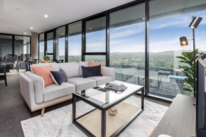 Spacious 3-bed Philip Apartment with Views